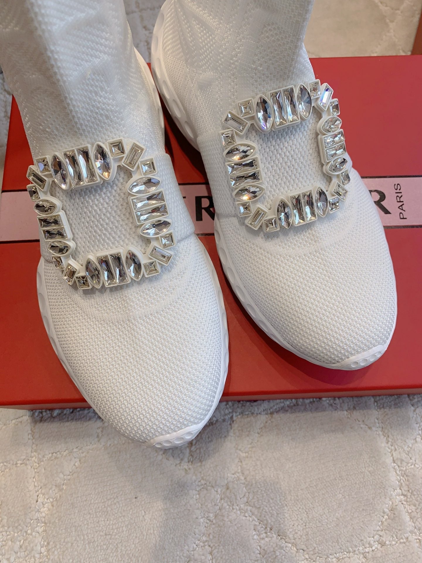 VIV' RUN LIGHT SOCKS ANKLE BOOTS IN WHITE FABRIC STRASS BUCKLE