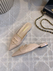 FLAT MULE 2 CM IN BEIGE CREAM PATENT CALFSKIN