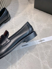 CHANEL 25S MOCCASINS IN BLACK SHINY CALFSKIN GOLD HARDWARE