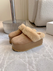 CELINE 25S DANA WEDGE MULE 70MM IN LIGHT BROWN SUEDE CALFSKIN AND SHEARLING