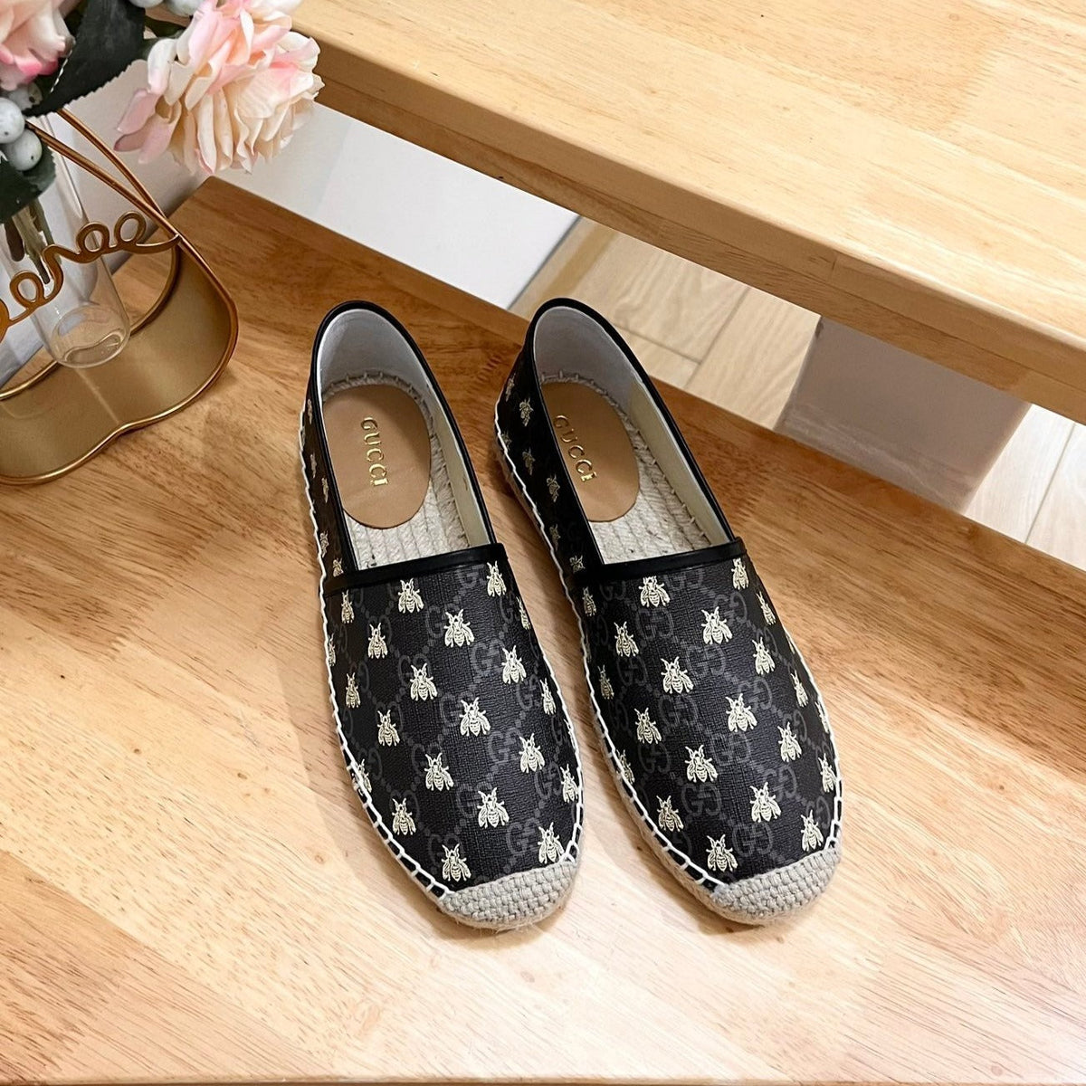 GG  Supreme Flat Shoes Black Caro