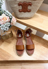 ROCKSTUD FLATFORM SANDAL IN CHOCOLATE BROWN CALFSKIN