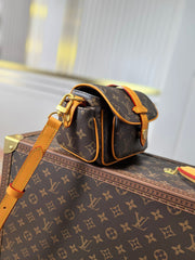 LV 25S CARGO 23 IN BROWN MONOGRAM CANVAS LEATHER TRIM GOLD HARDWARE