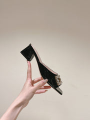 CRYSTAL HEEL MULE IN BLACK PATENT CALFSKIN WITH EMBELLISHED BUCKLE