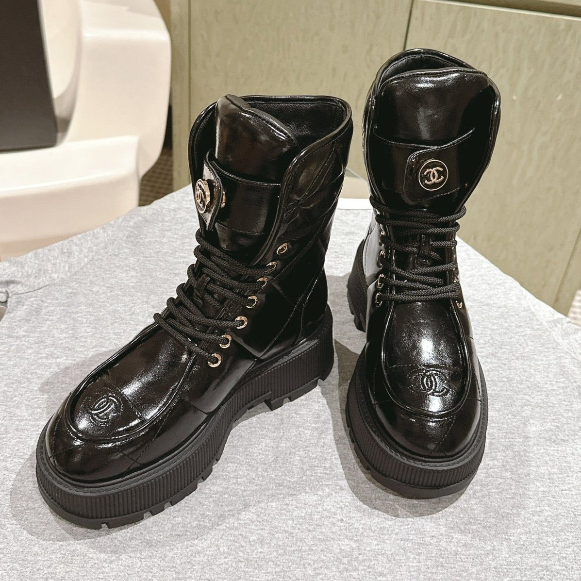 MARTIN BOOTS IN BLACK EMBROIDERED CALFSKIN