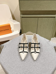 HIGH PUMP 45MM IN WHITE CALFSKIN WITH BLACK STRAPS