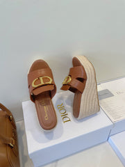 MONTAIGNE WEDGE SLIDE 95MM IN BROWN CALFSKIN