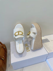 MONTAIGNE WEDGE SLIDE 95MM IN WHITE CALFSKIN