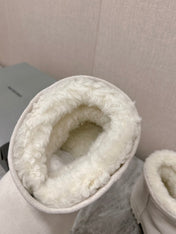 ALASKA BOOTIE IN WHITE SUEDE AND WOOL LINING