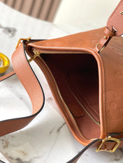 CARRYALL PM 29 IN COGNAC MONOGRAM EMPREINTE LEATHER GOLD LOGO