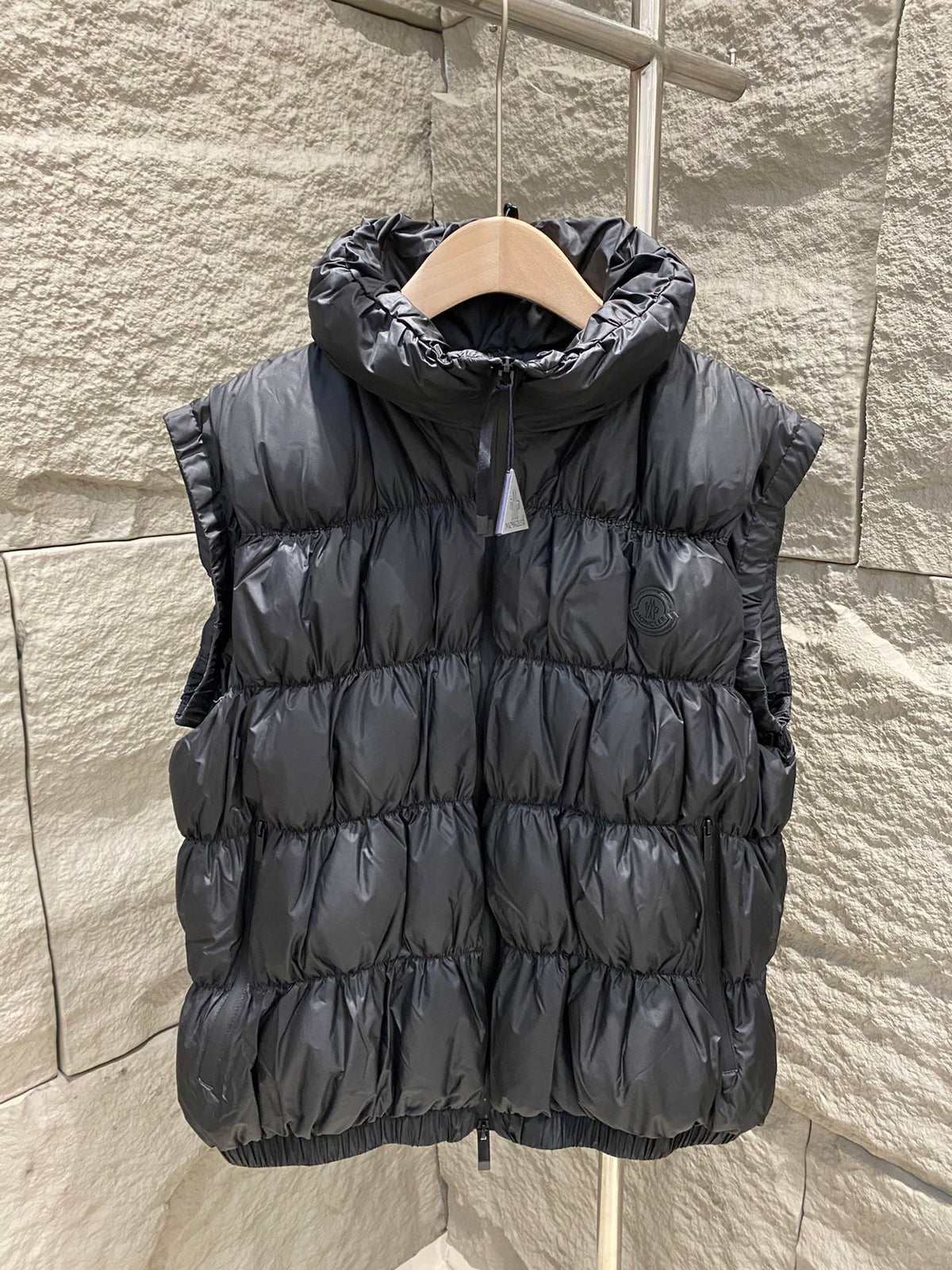 MONCLER PUFFER GILET STYLE 171