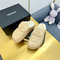 THICK-SOLED SLIDE IN LIGHT YELLOW LAMBSKIN AND WOOL LINING