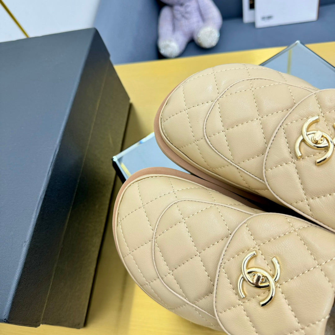 THICK-SOLED SLIDE IN LIGHT YELLOW LAMBSKIN AND WOOL LINING