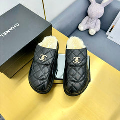 THICK-SOLED SLIDE IN BLACK LAMBSKIN AND WOOL LINING