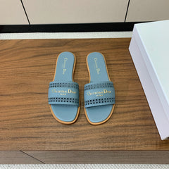 DWAY CERULEAN BLUE CALFSKIN AND GOLD LOGO