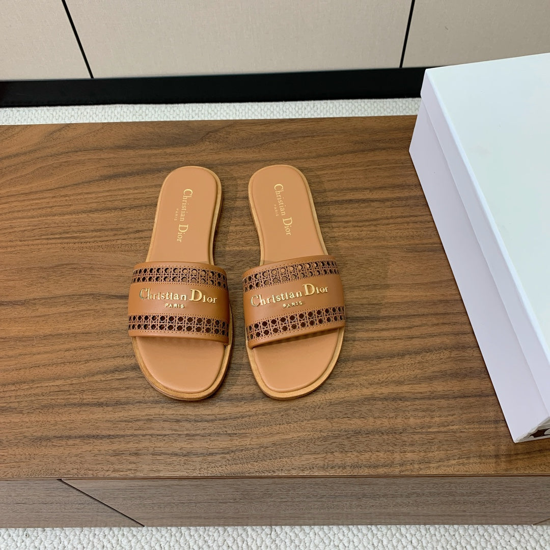 DWAY CIDER BROWN CALFSKIN AND GOLD LOGO