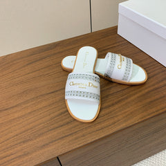 DWAY WHITE CALFSKIN AND GOLD LOGO