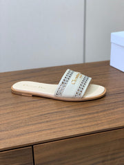 DWAY SLIDE BEIGE CALFSKIN AND GOLD LOGO