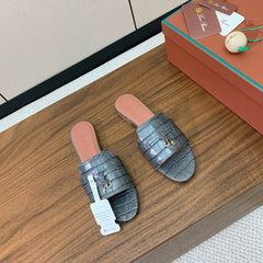 LP OSTRICH-EMBOSSED FLAT SANDALS 25S IN DARK GRAY LAMBSKIN