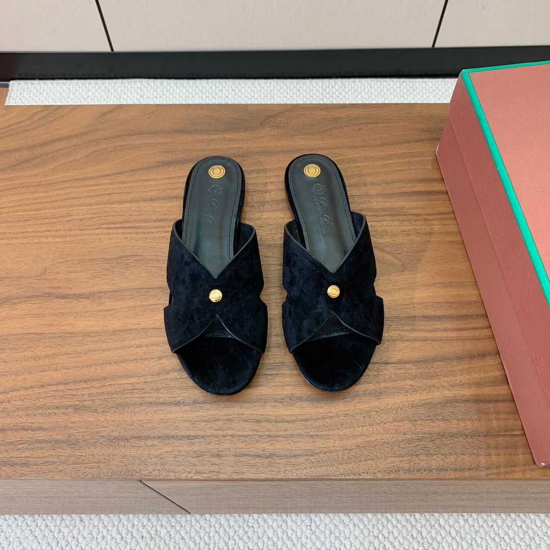 FLAT SLIPPERS IN BLACK SUEDE