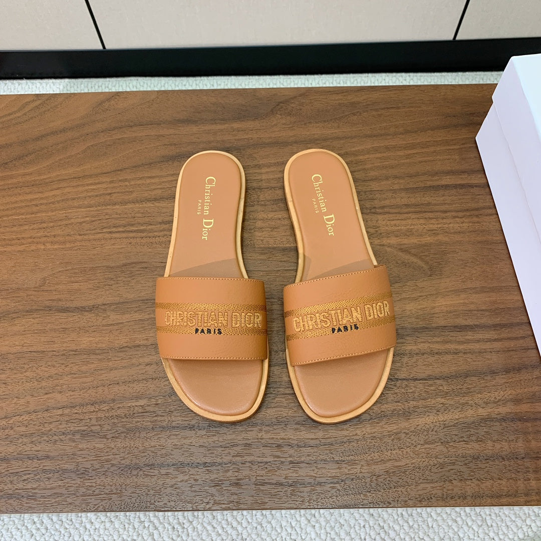 DIOR 25S DWAY SLIDE IN LIGHT BROWN CALFSKIN