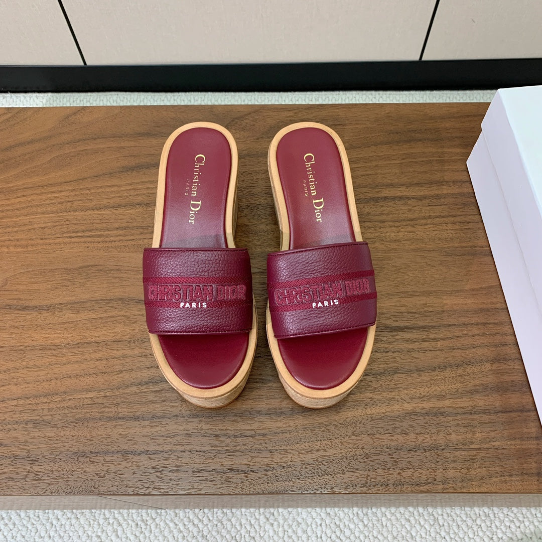 DIOR 25S DWAY WEDGE SLIDE 90 MM IN DARK RED CALFSKIN