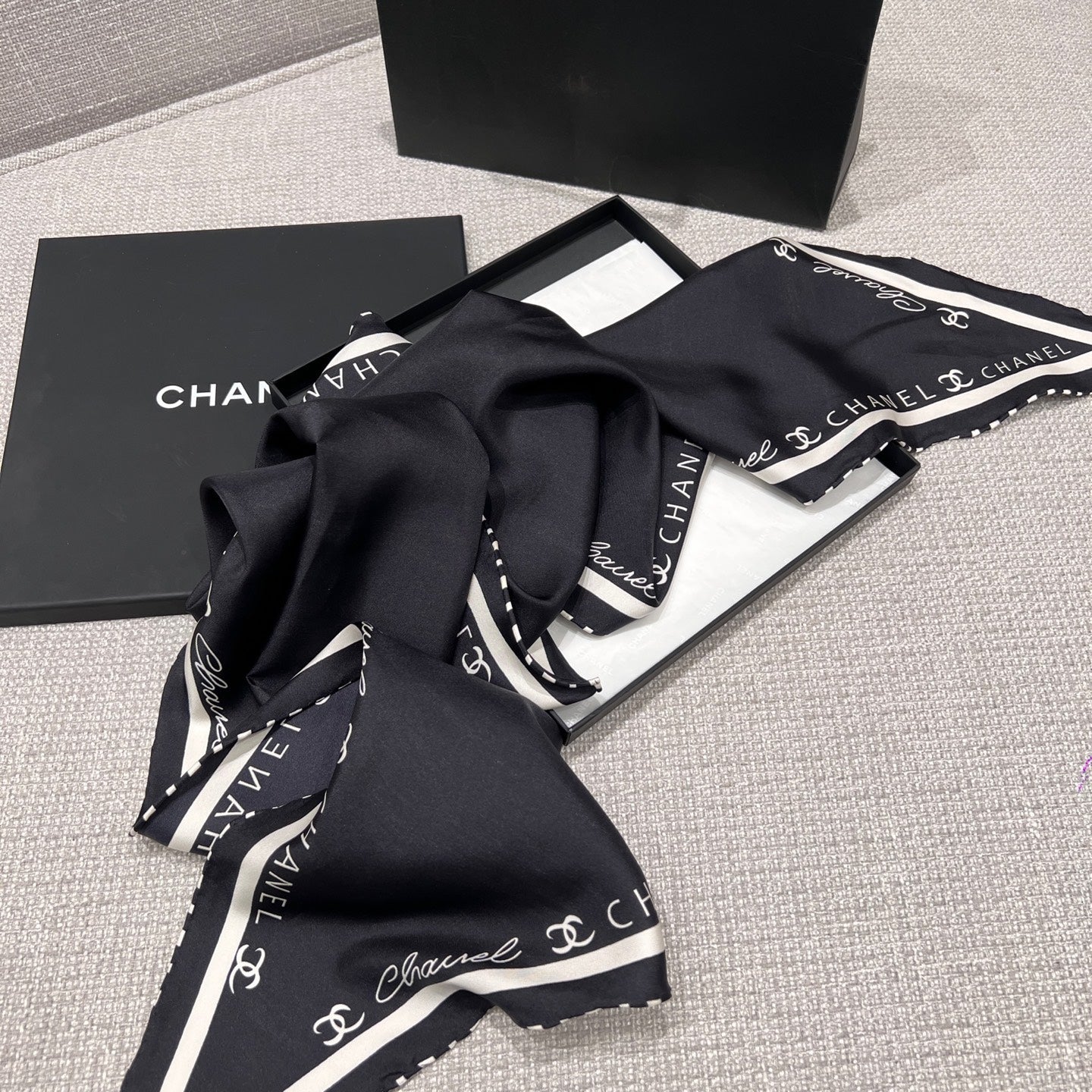CHANEL 25S SCARF 160 IN SILK 697661