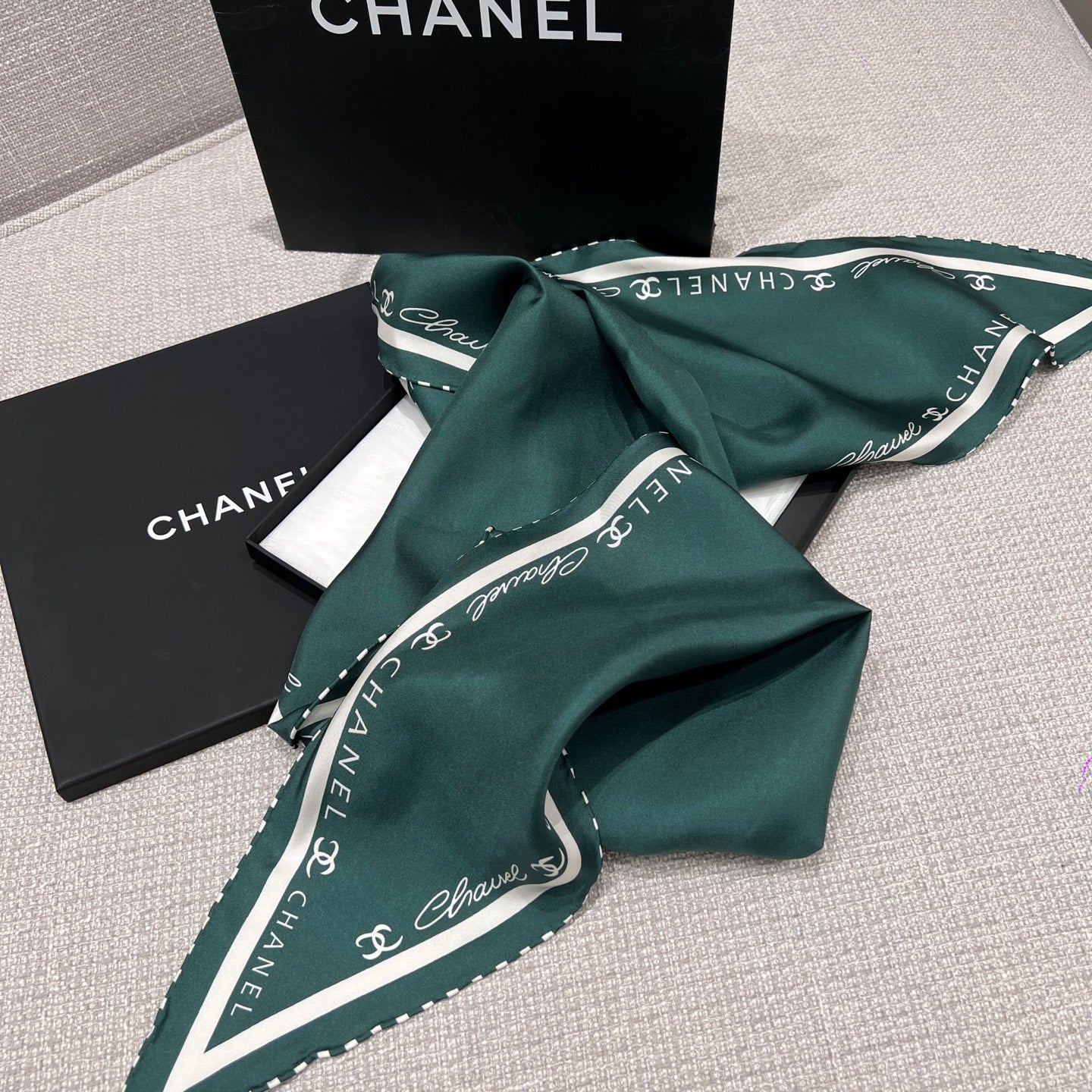 CHANEL 25S SCARF 160 IN SILK 697662