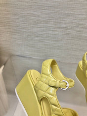 WEDGE SANDALS IN YELLOW CREAM CALFSKIN
