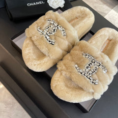 SLIPPERS IN BEIGE CREAM FUR