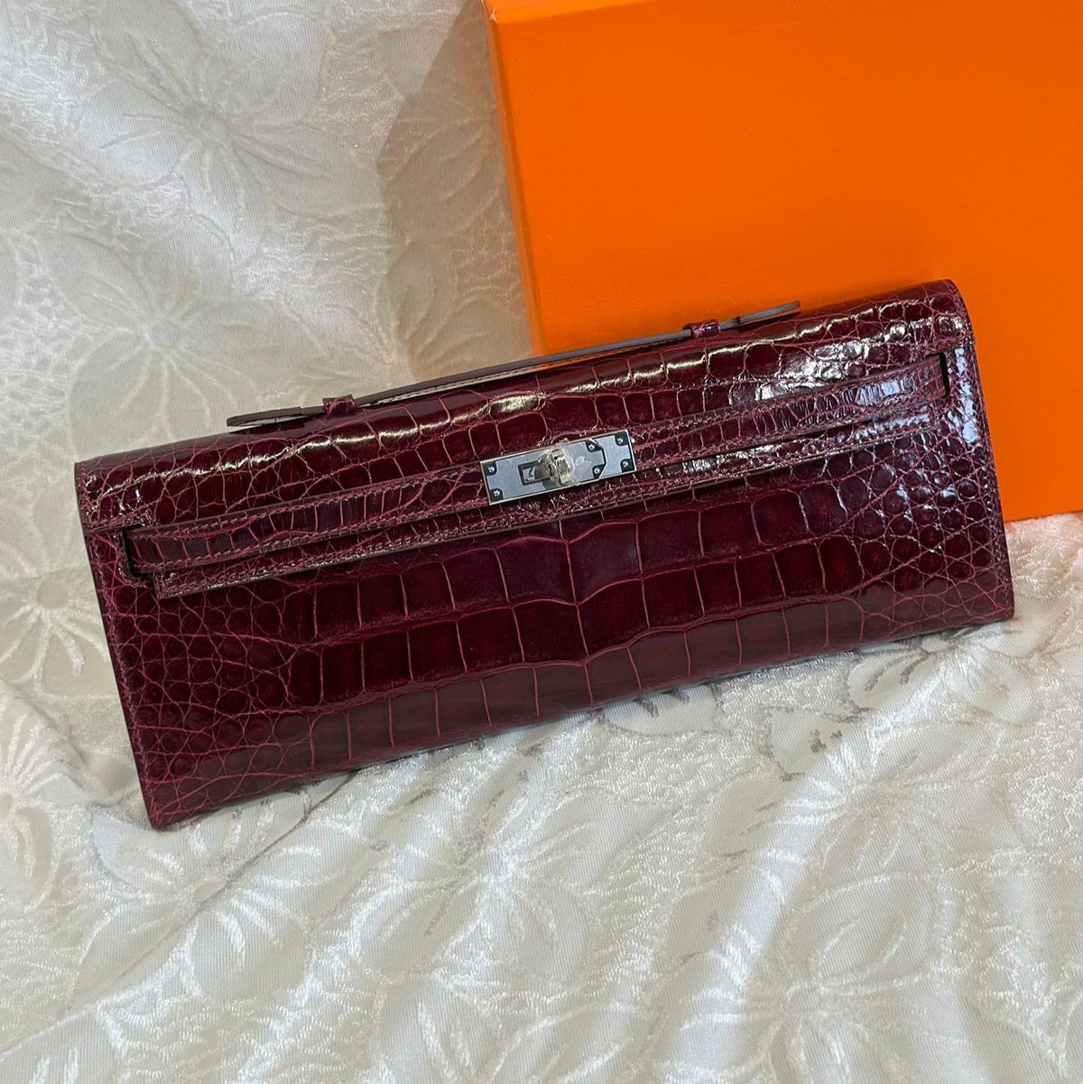 KELLY CUT 31 IN SANGRIA PURPLE SHINNY ALLIGATOR LEATHER WITH SILVER HARDWARE