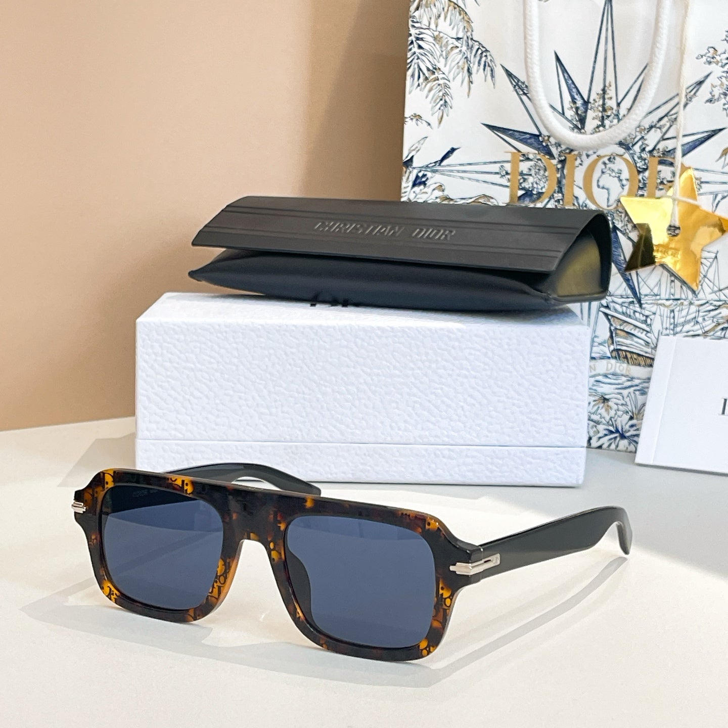 MONTAIGNE SUNGLASS DIORBLACKSUIT N2I IN ACETATE