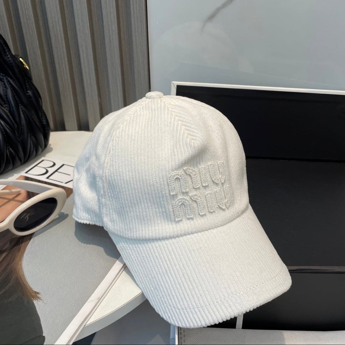 MM BASEBALL CAP IN WHITE VELVET