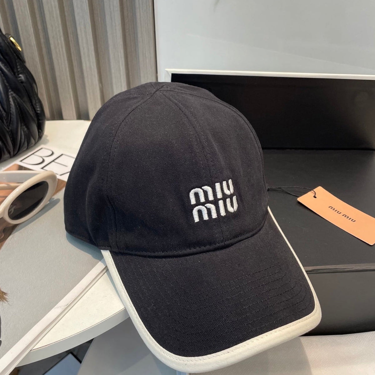 MM BASEBALL CAP IN BLACK AND WHITE FABRIC STYLE 2