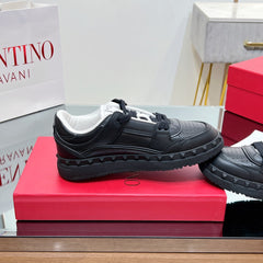 VALENTINO 25S GARAVANI FREEDOTS SNEAKERS IN BLACK LAMBSKIN