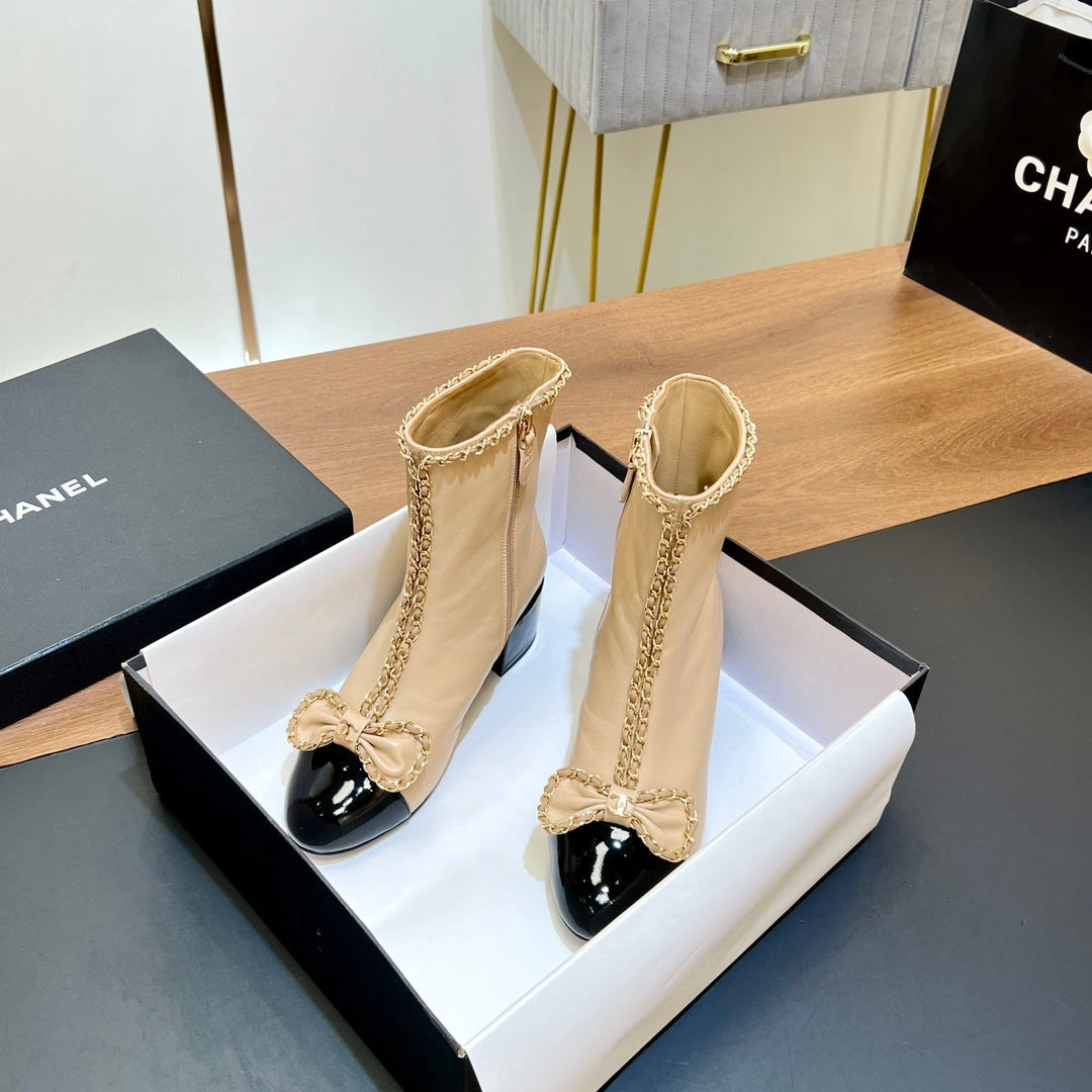 CHANEL 25S HEELED CHAIN BOOTS WITH BOW IN BEIGE CALFSKIN GOLD HARDWRE