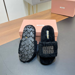 SLIPPERS IN BLACK LAMB WOOL