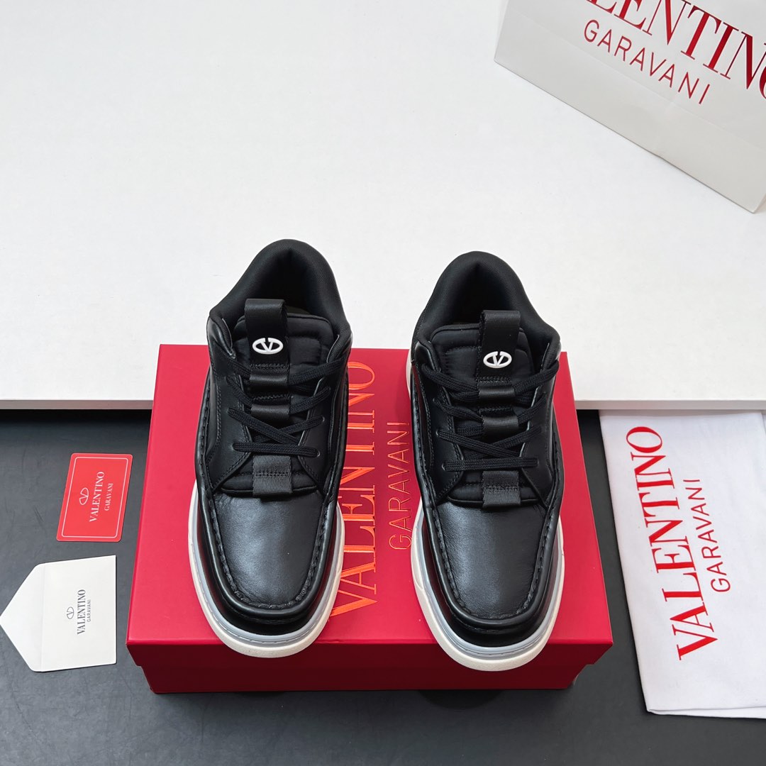 VALENTINO 25S RUNBOOT SNEAKERS IN BLACK LAMBSKIN