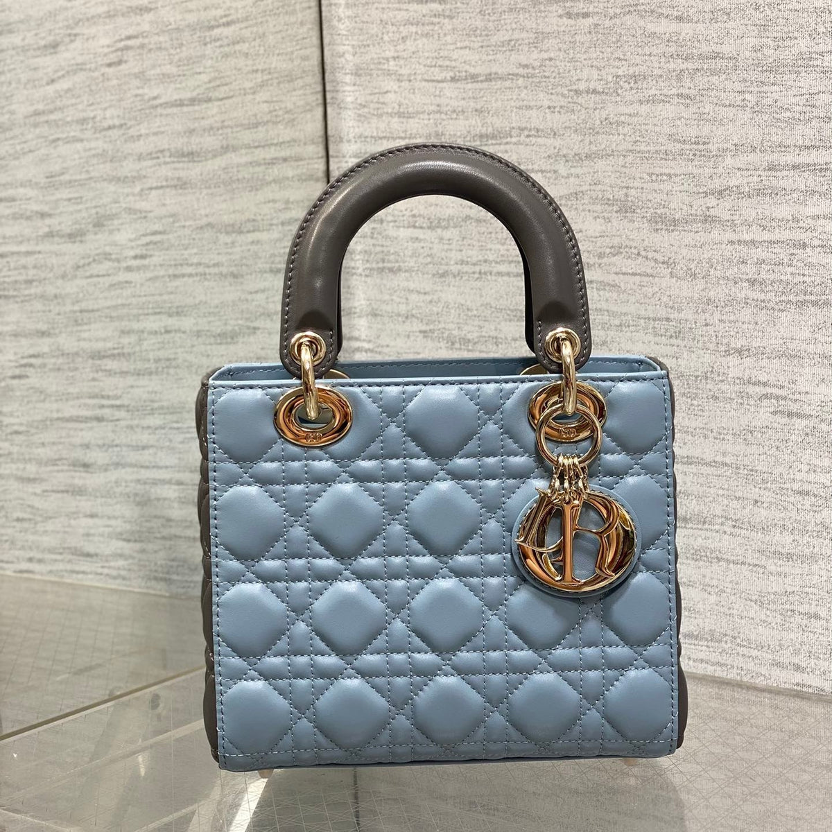 MEDIUM LADY BAG 20 IN BABY BLUE QUILTED MACROCANNAGE CALFSKIN GREY STRAP