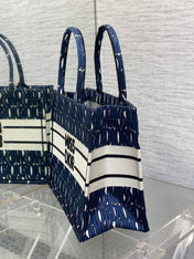 MISS MEDIUM TOTE 36 IN WHITE MIX DEEP COVE BLUE CANVAS