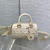 GROOVE 17 BAG IN WHITE CREAM MACROCANNAGE CALFSKIN WITH GOLD HARDWARE