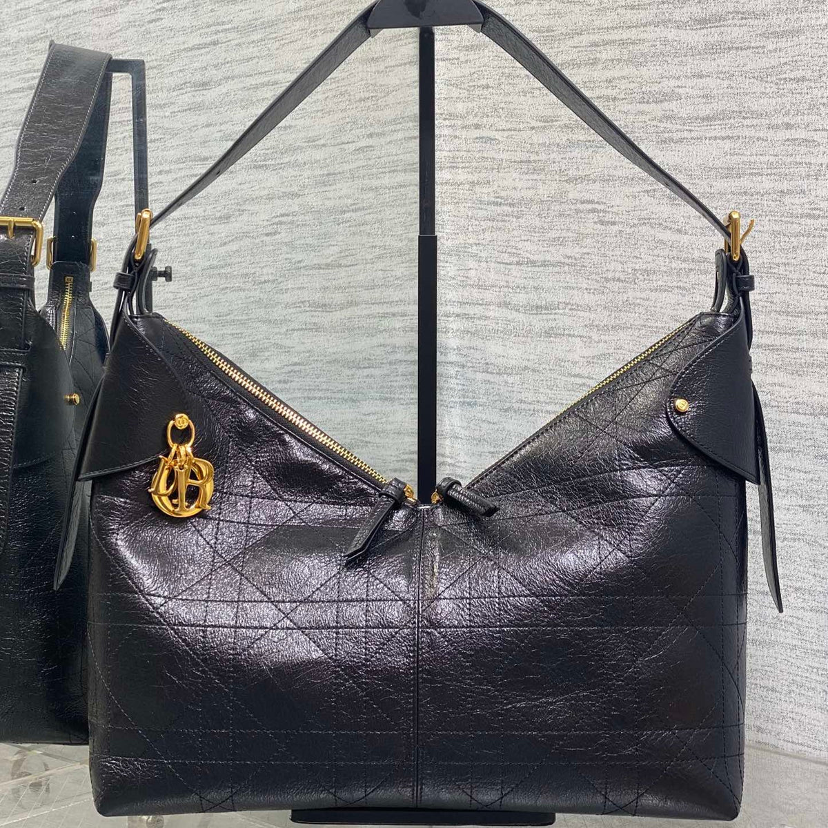 DIOR 25S VOYAGE BAG 34 IN BLACK FLAT MACROCANNAGE GRAINED GLOSSY CALFSKIN