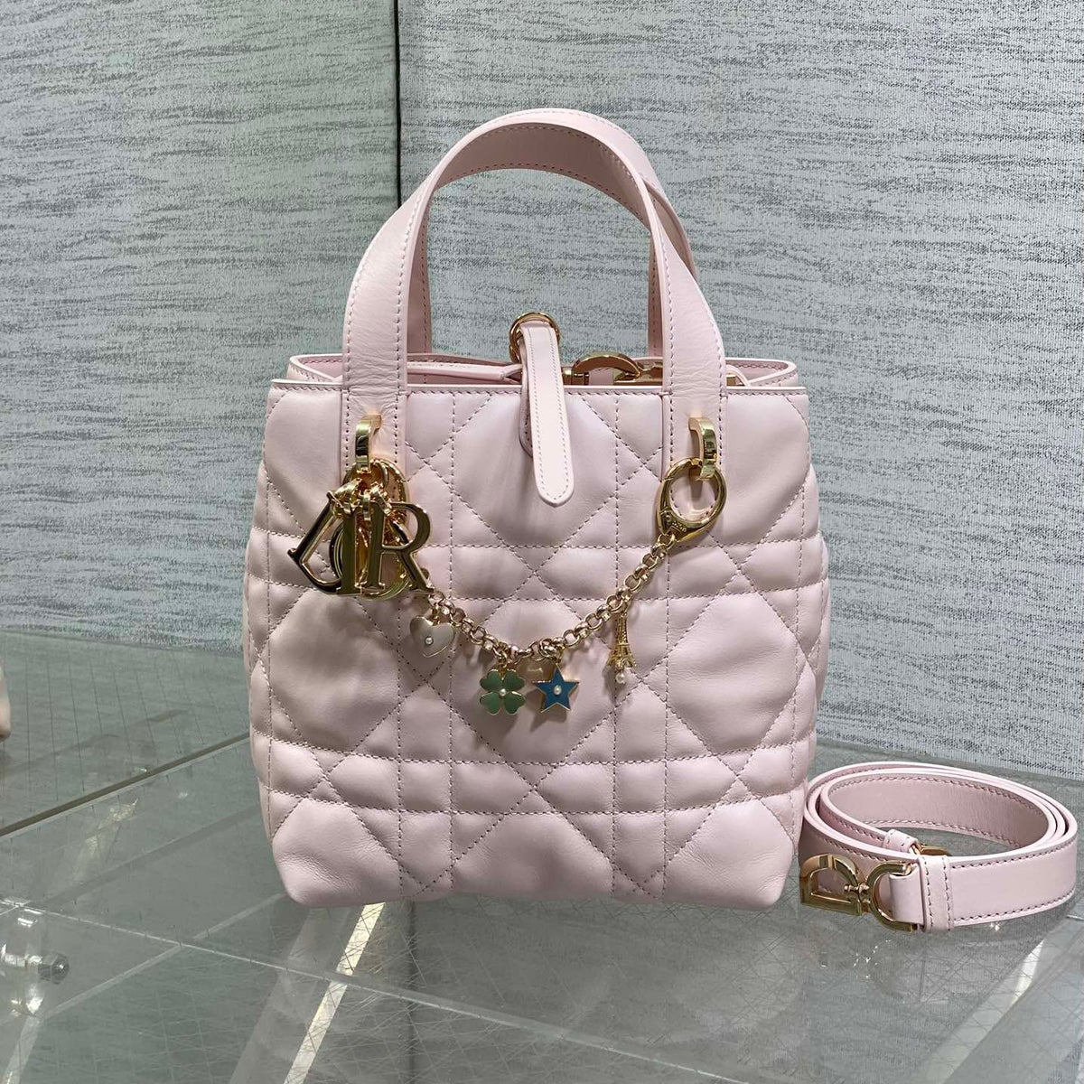 DIOR 25S TOUJOURS VERTICAL TOTE BAG 18 IN LIGHT PINK CALFSKIN WITH CHARM BRACELET STRAP