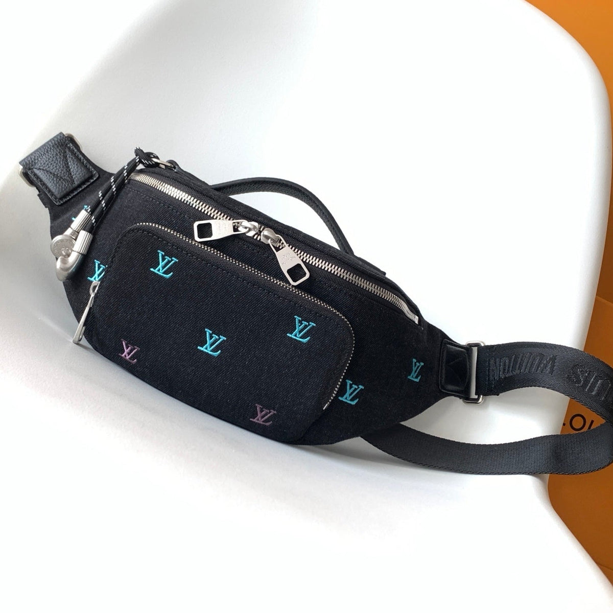 LV 25S DYNAMIC DENIM EMBROIDERED BUMBAG 37 IN BLACK CANVAS