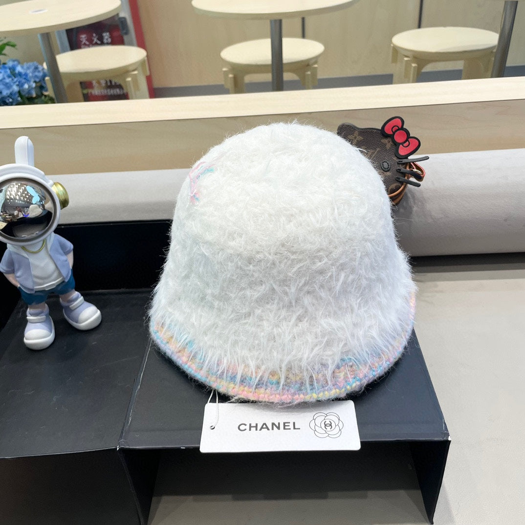 BUCKET HAT IN WHITE LAMB FUR 419468