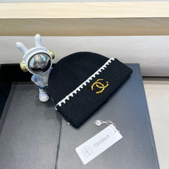 BEANIE HAT IN BLACK WOOL 419778