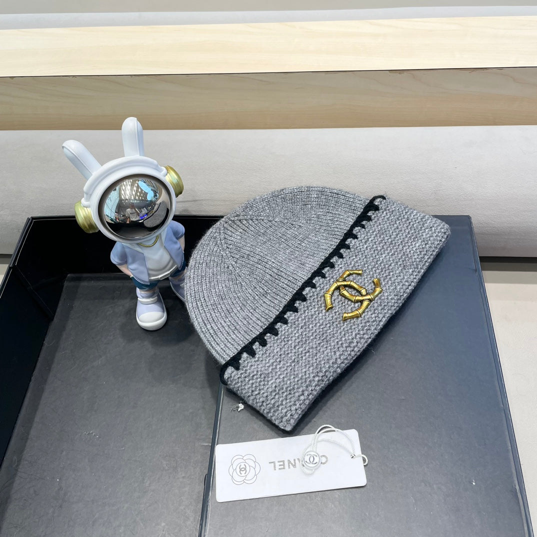 BEANIE HAT IN COAL GRAY WOOL 419780
