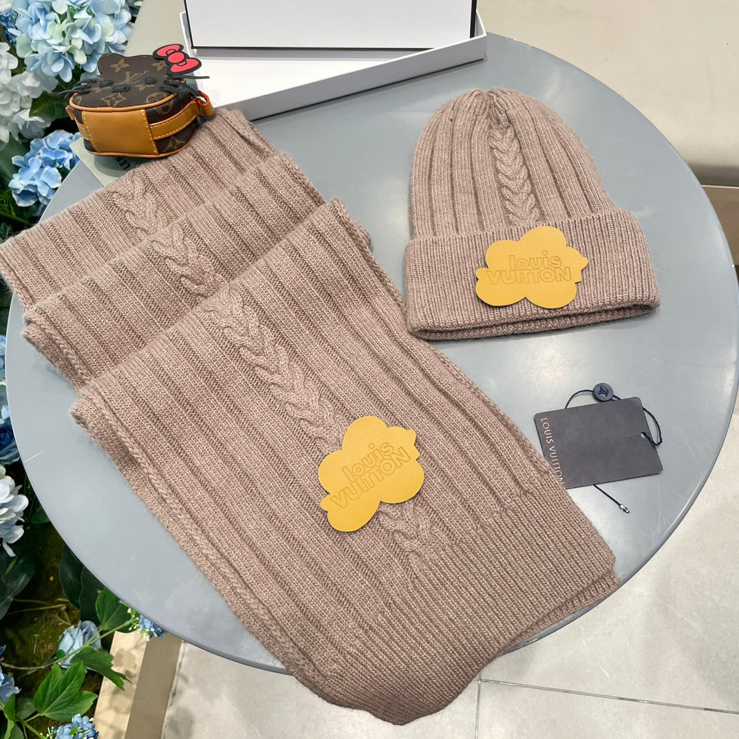 SET SCARF AND HAT IN LIGHT BROWN WOOL 419146