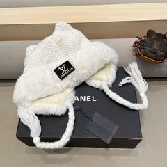 KNITTED BEANIE HAT IN WHITE WOOL WITH JAPANESE CAT EARS 421259