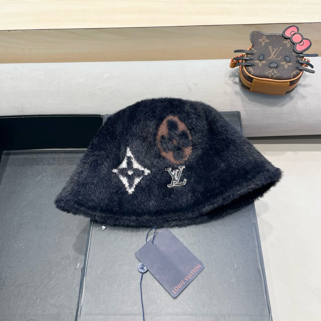 BUCKET HAT IN BLACK RABBIT FUR 421260
